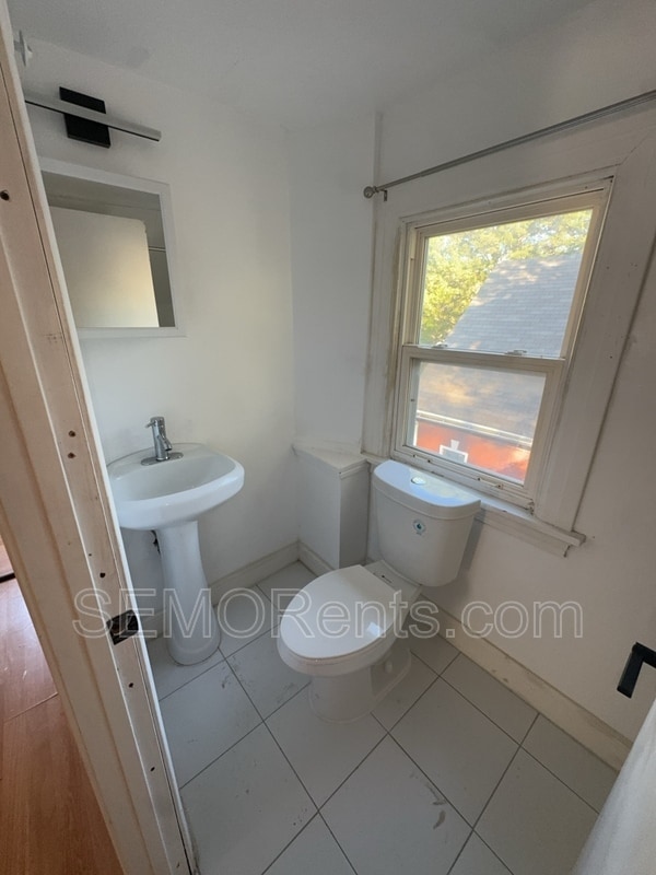 Foto del edificio - 6740 Robbins Ave