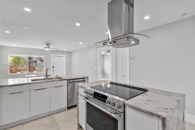 Foto del edificio - 2115 NE 37th Dr