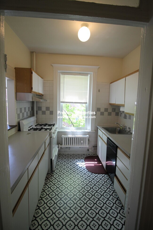 Building Photo - 199 Strathmore Rd