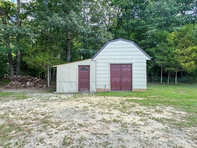 Building Photo - 10200 Graves Rd