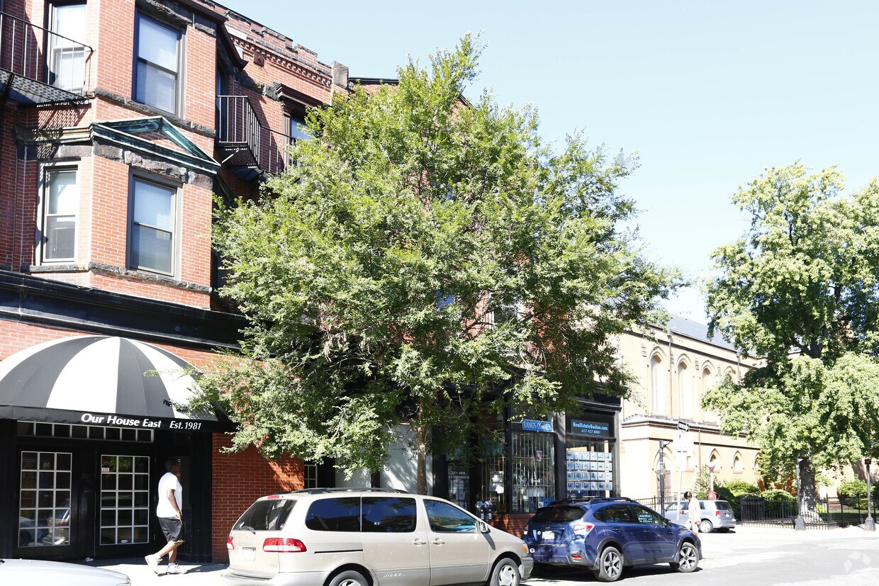 Building Photo - 56 Gainsborough St