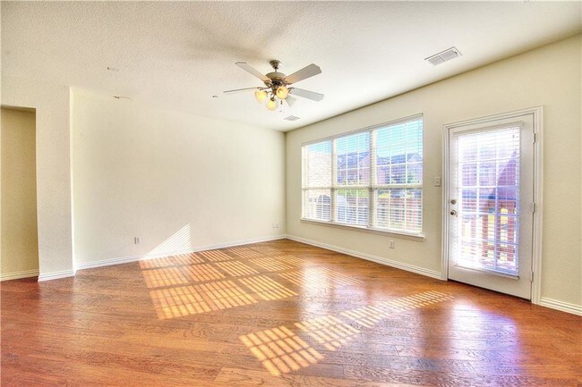 Foto del edificio - 7818 Liverpool Ln