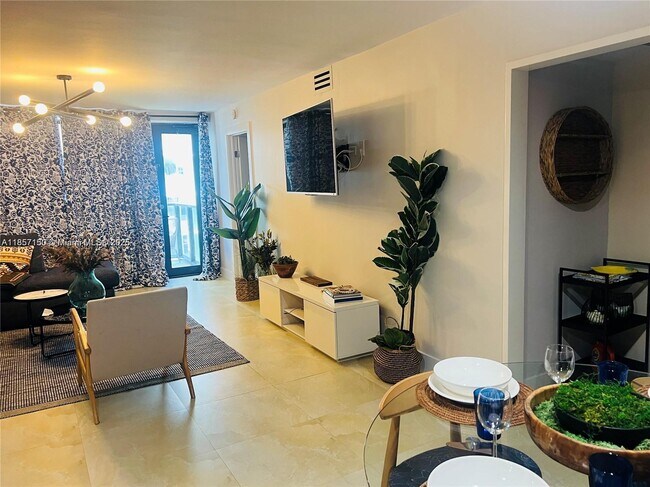 Foto del edificio - 5225 Collins Ave