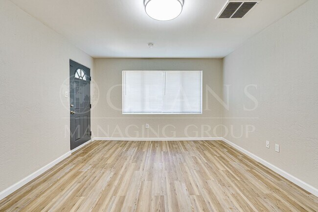 Foto del edificio - Beautifully Remodeled 3 Bedroom Home in th...