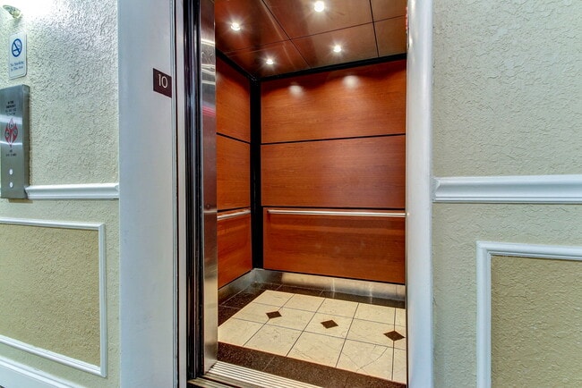 Foto del edificio - 311 W Ashley St