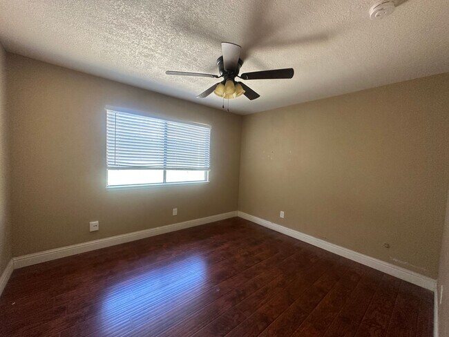 Building Photo - 2605 El Greco Dr