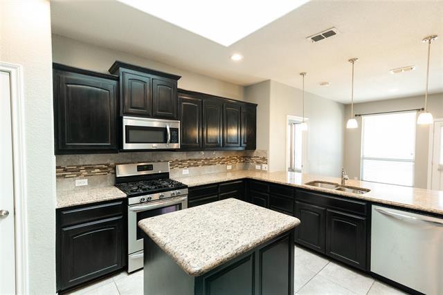 Building Photo - 2421 Lighthouse Dr