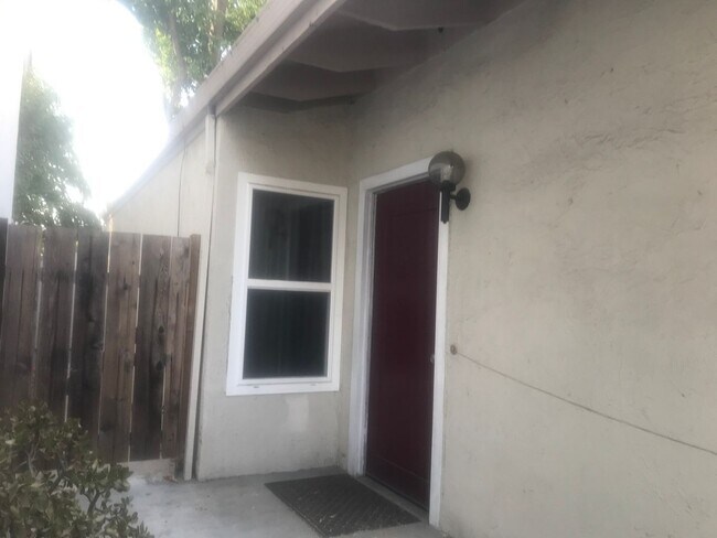 Foto del edificio - Nicely upgraded single family home located...
