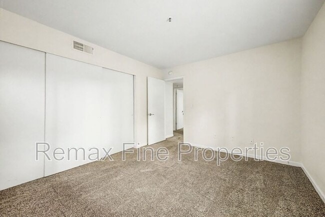 Building Photo - 4704 E Paradise Village Pkwy N