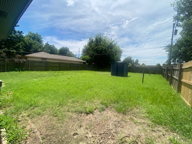Foto del edificio - 3 bedroom 1 bath - Bethany Schools