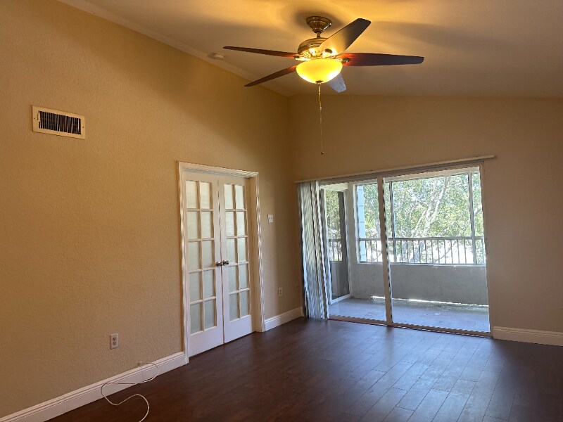 Foto principal - 2831 N Oakland Forest Dr