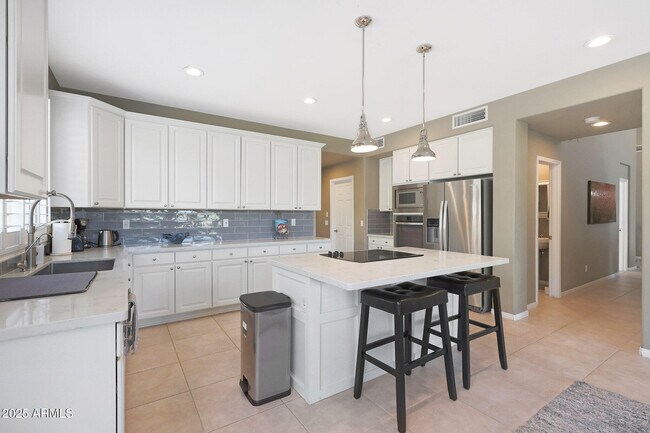 Foto del edificio - 1740 W Bartlett Way