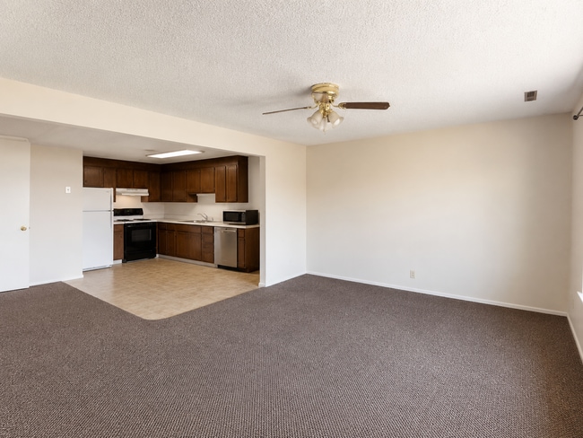 Foto del edificio - PRICE DROP - 2 BED 1 BATH UNIT IN OREM!! Enjoy $200 OFF your first month!