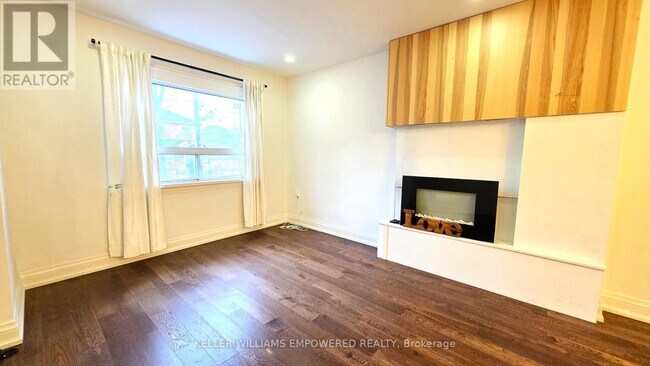 Photo du bâtiment - 583 Old Weston Rd