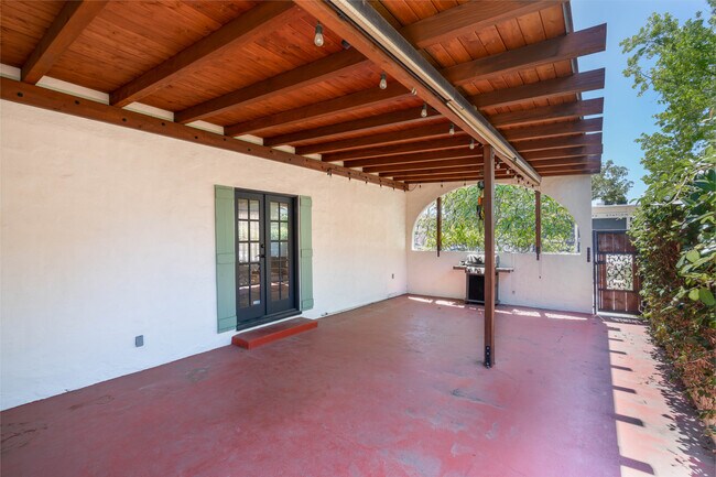 Foto del edificio - 2435 E Villa St