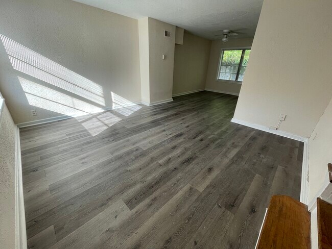 Foto del edificio - 1641 Valley Ave