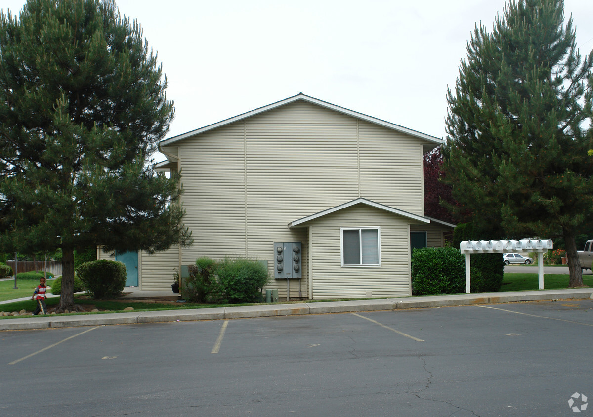 Building Photo - Cassia Court