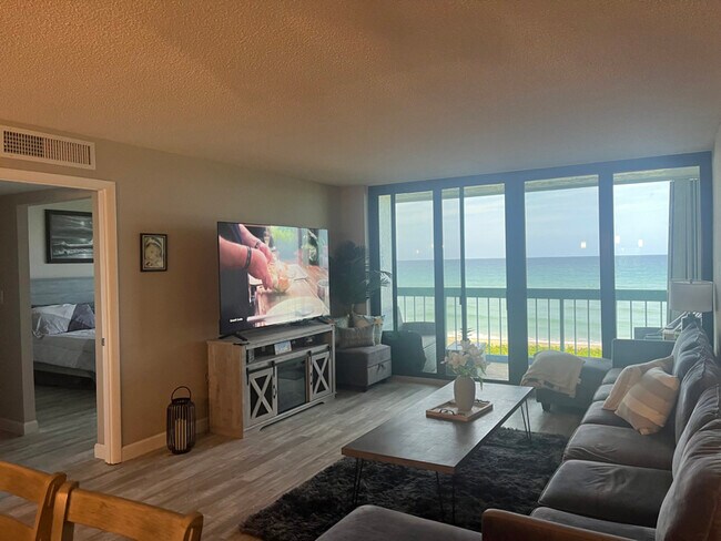 Building Photo - 9940 S Ocean Dr