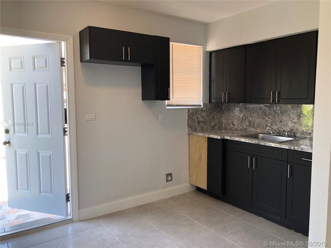 Foto del edificio - 1236 NW 45th St