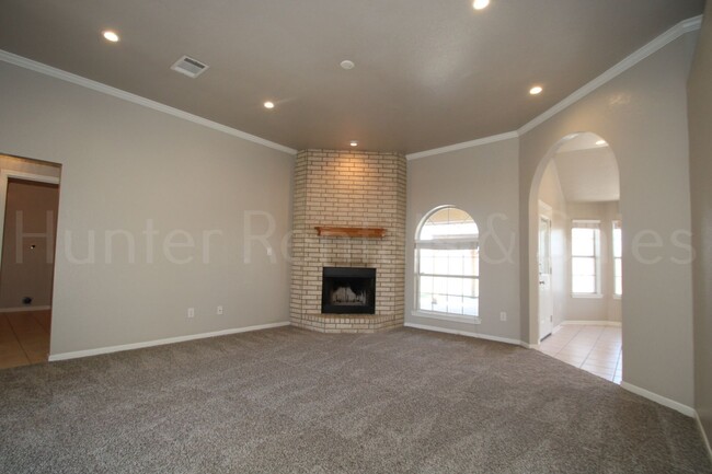 Building Photo - Charming Brick Home in Clear Creek Estates!