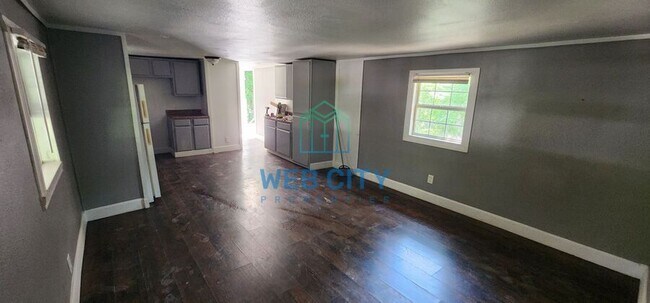Foto del edificio - 15391 Flud Rd