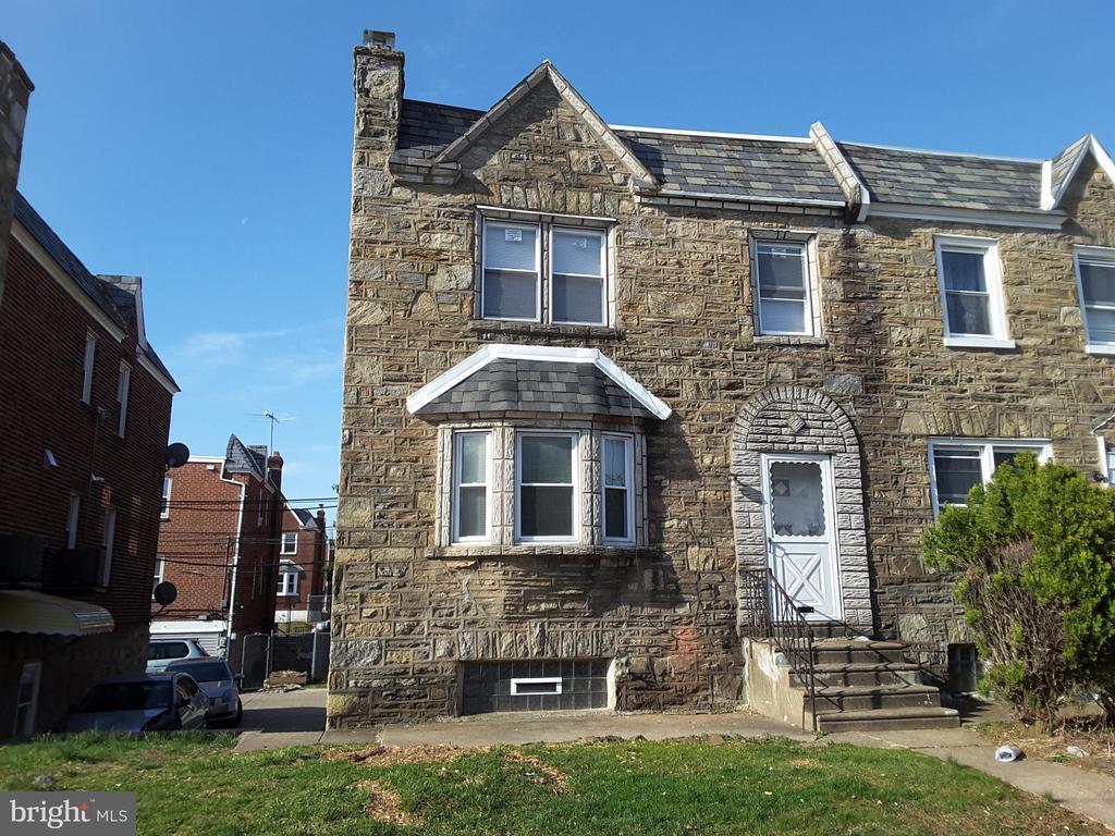 Primary Photo - 1226 Hellerman St
