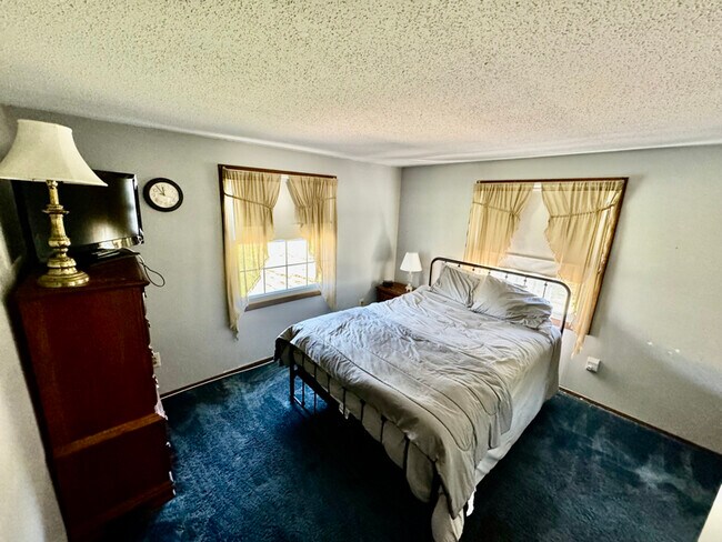 Foto del edificio - 20 Hazlett Ln