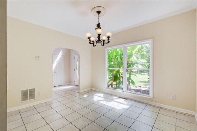 Foto del edificio - 2462 Empire Forest Dr