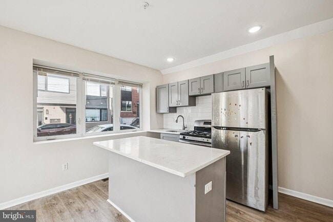 Building Photo - 512 W Norris St