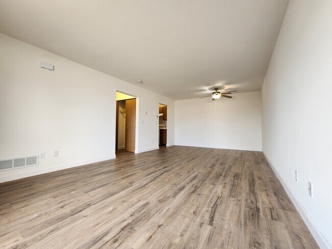 Foto del edificio - Newbury Place Apartment Homes