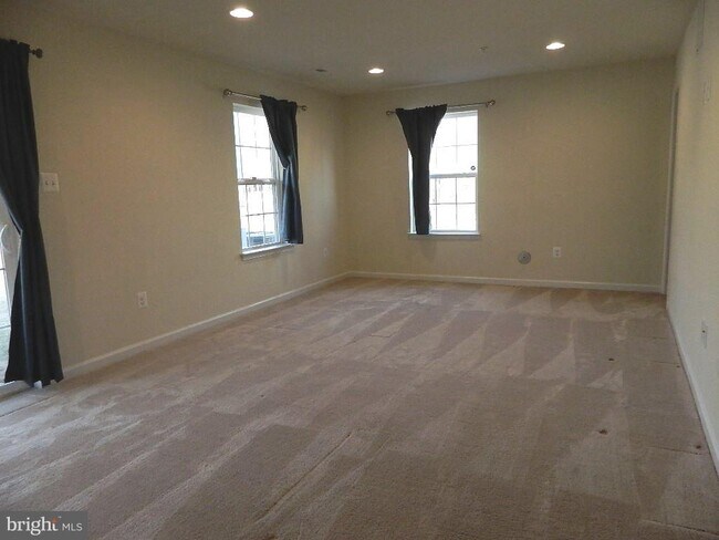 Building Photo - 610 Bracey Dr