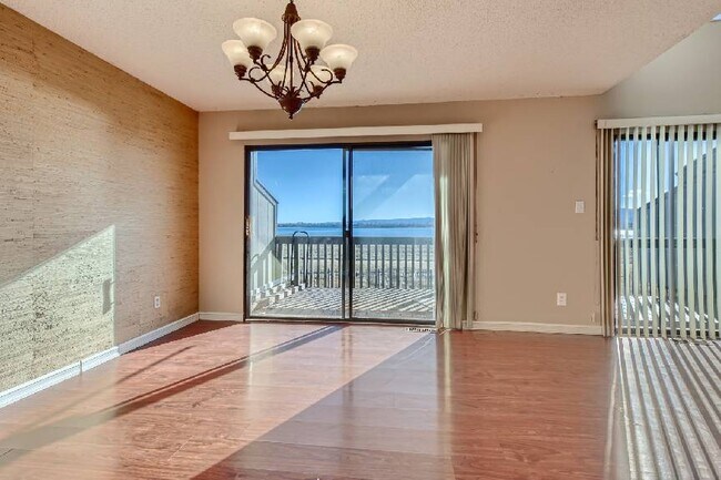 Foto del edificio - Executive Townhome on Marston Lake