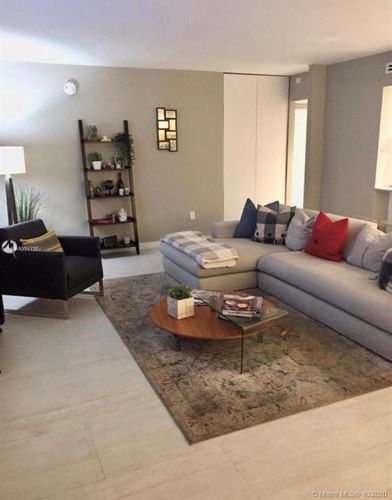 Foto del edificio - 3375 N Country Club Dr