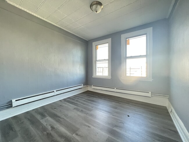 129 W 54th Unit 5 - 127 W 54th St