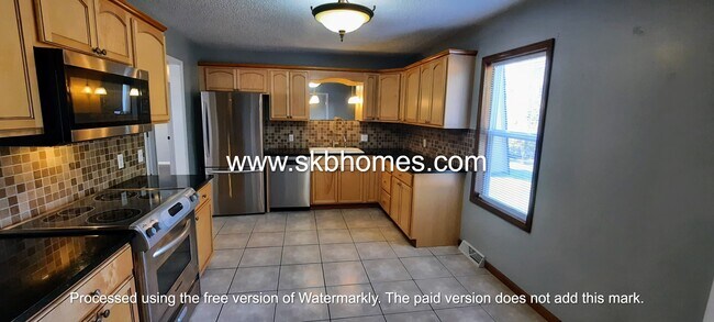 Building Photo - 803 Wildwood Dr