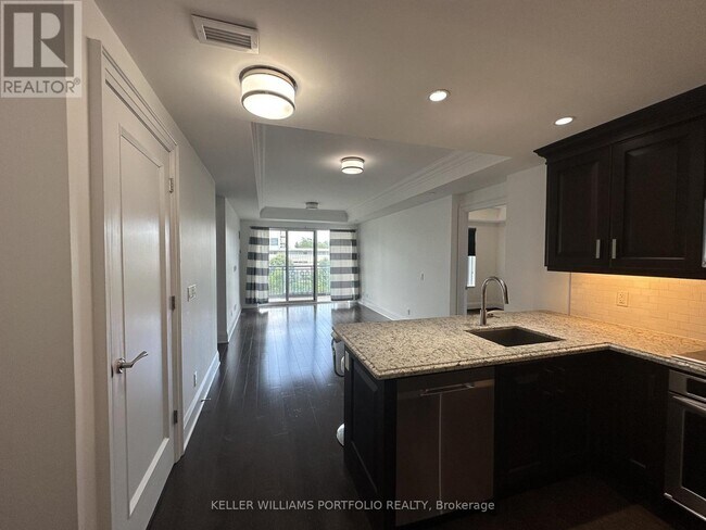 Photo du bâtiment - 1888 Bayview Ave