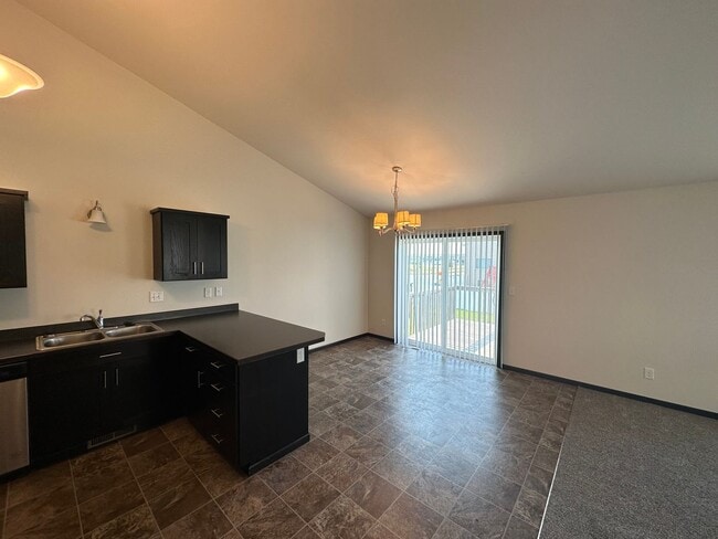 Building Photo - 3 Bed 3 Bath Twin Home