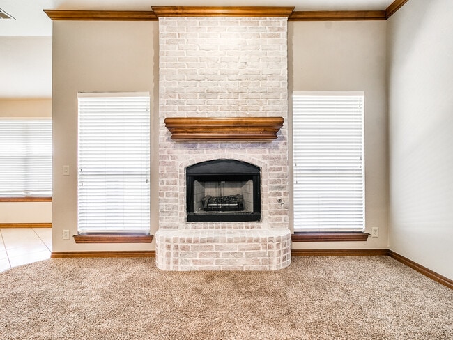 Building Photo - 15609 Traditions Dr