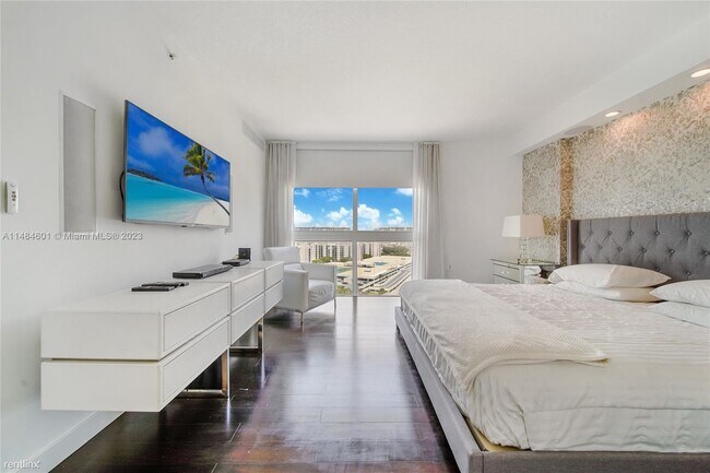 Building Photo - 3 br, 2 bath House - 150 Sunny Isles Blvd ...