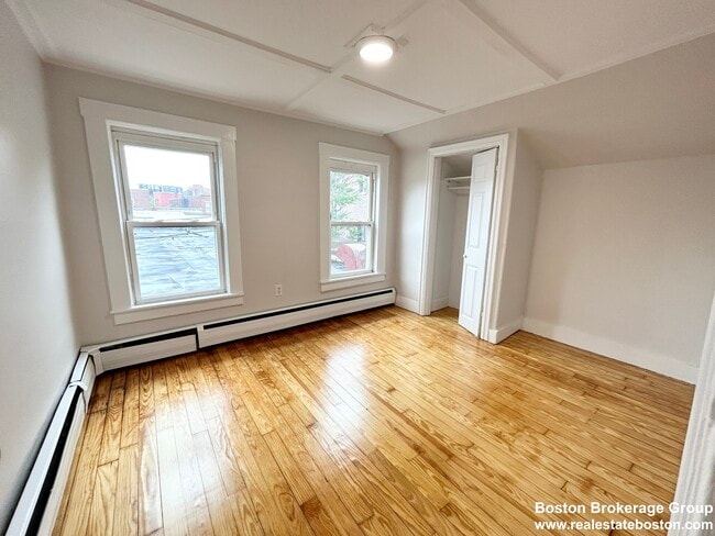 Building Photo - 13 Saratoga St