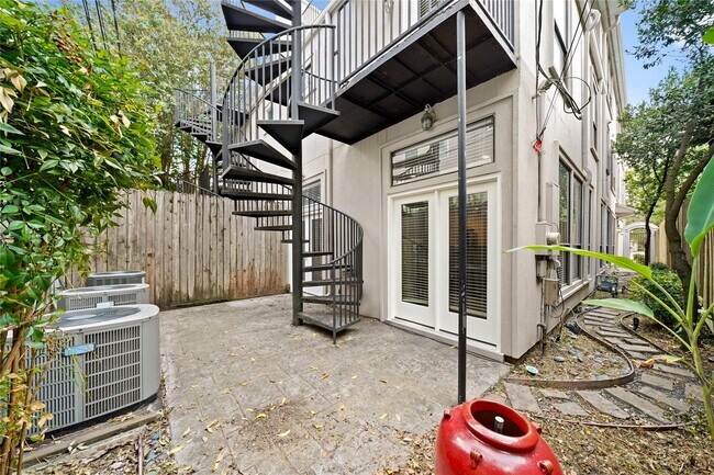 Building Photo - 2304 Albans Rd