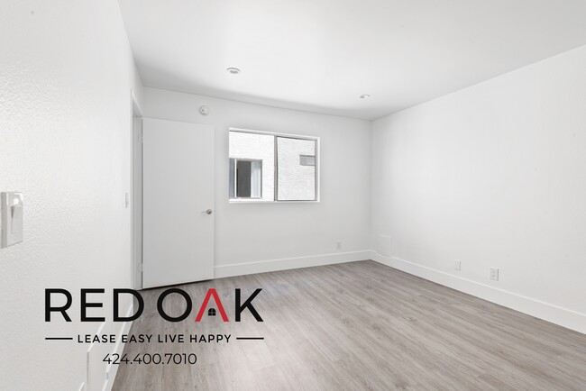 Building Photo - Stunning Two Bedroom with Central Heat and...