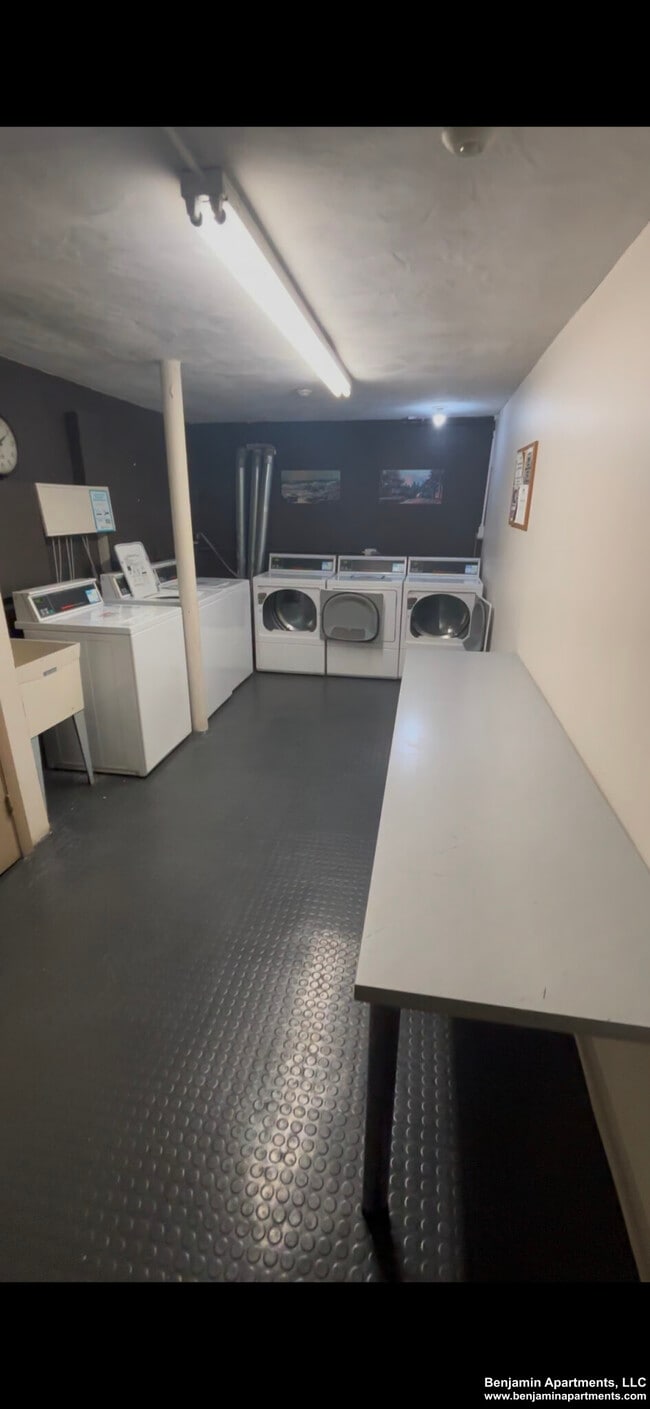 Foto del edificio - 94 Babcock St