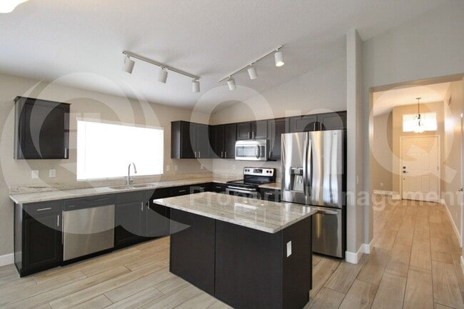 Building Photo - 724 E Redondo Dr