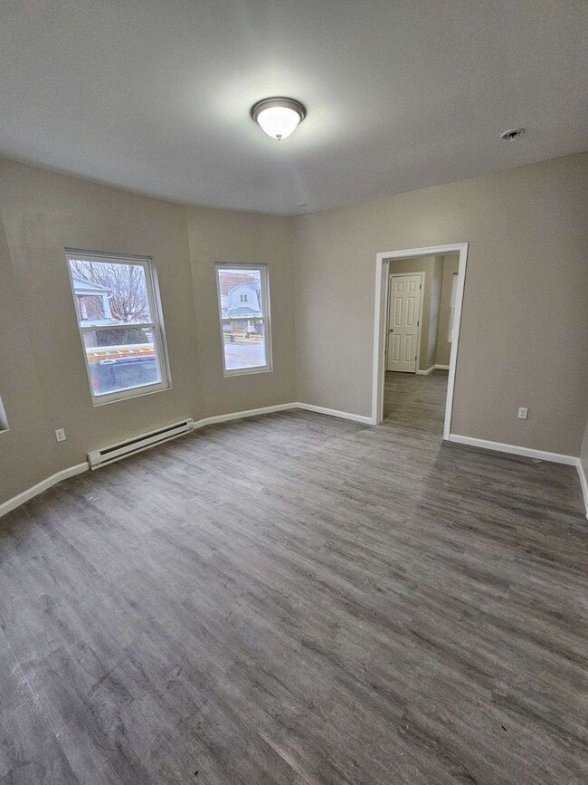 Building Photo - NEWLY RENOVATED HOME! AVAILABLE NOW!
