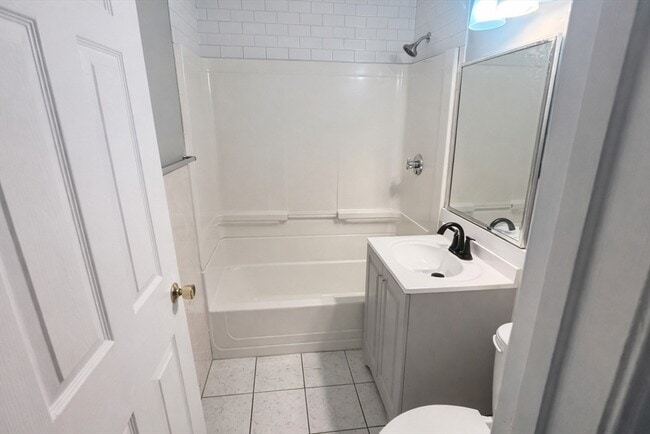 Building Photo - 4 Universal St