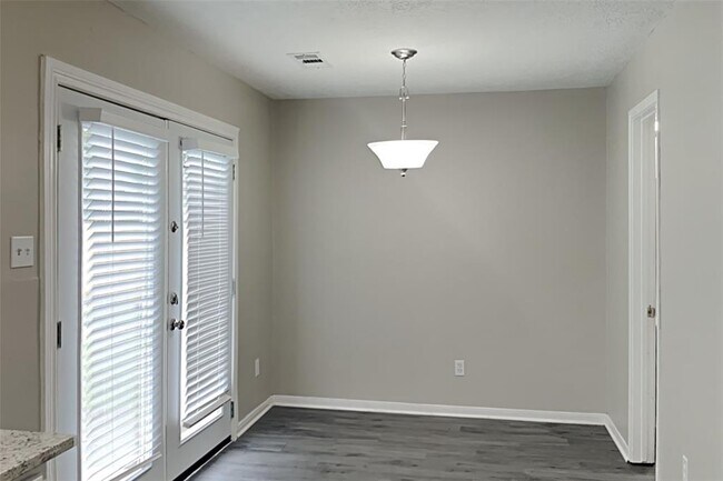 Foto del edificio - 206 Smokey Hill Ct