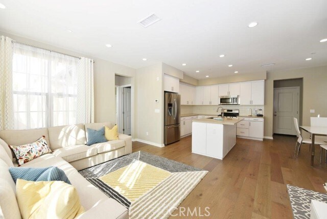 Foto del edificio - 338 Floral View