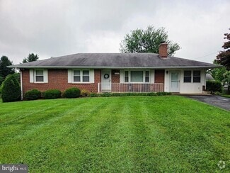 Building Photo - 25020 Oak Dr