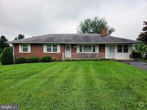 Building Photo - 25020 Oak Dr